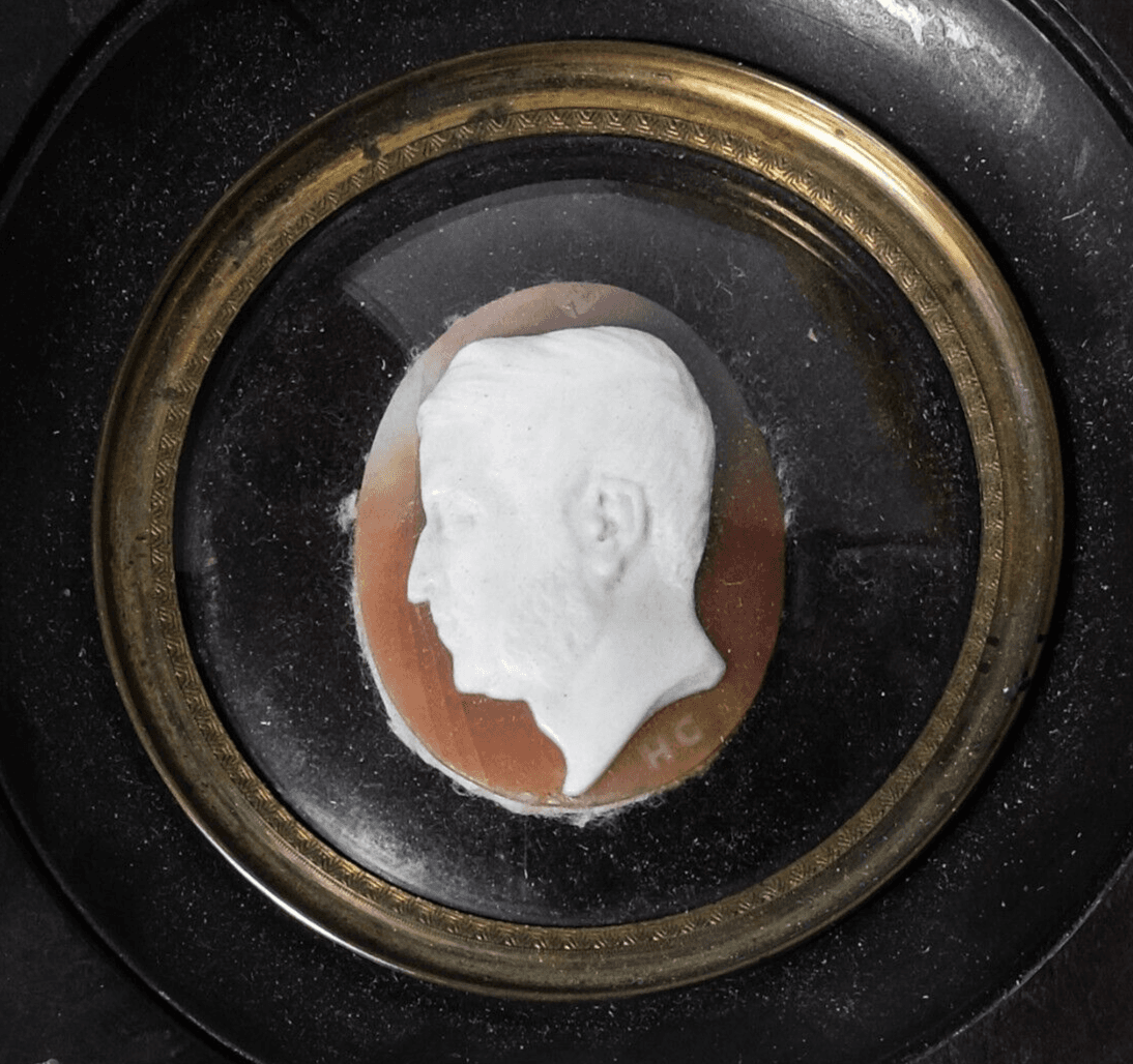 Stone Miniature Man Profil Portrait image 3