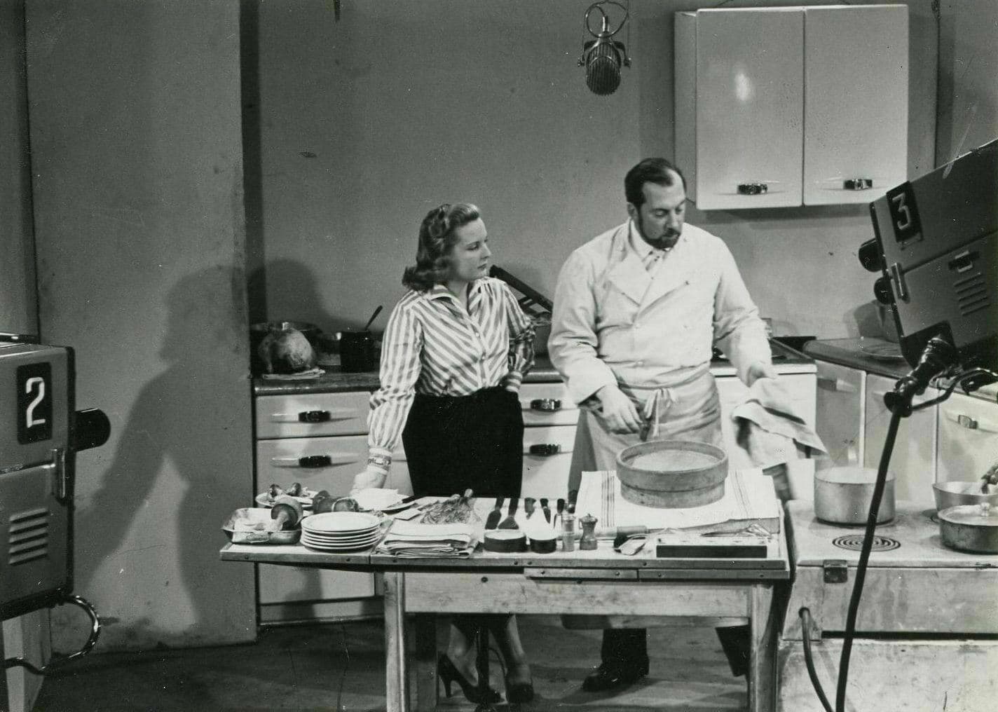 Photograph Cook Raymond Oliver and Catherine Langeais - Photo Presse c. 1970 image 1