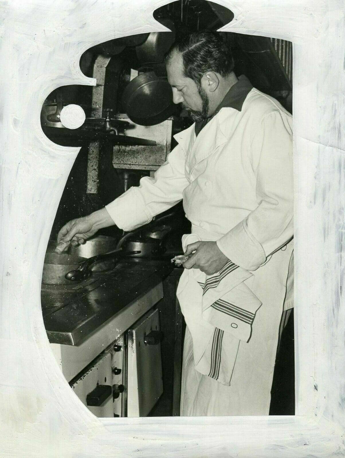Vintage Photographs Press Raymon Oliver Cook Portrait c 1970 image 1