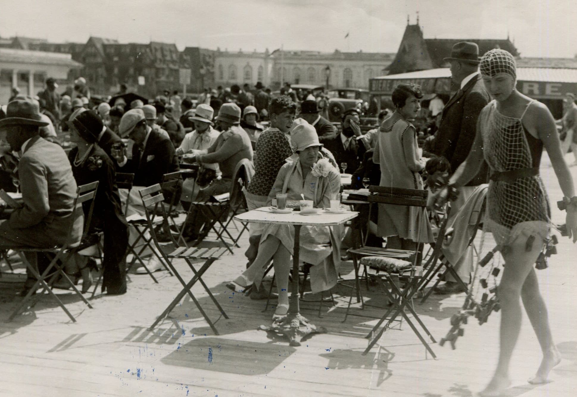 Beach, Coffee and Fashion 1920' image 1