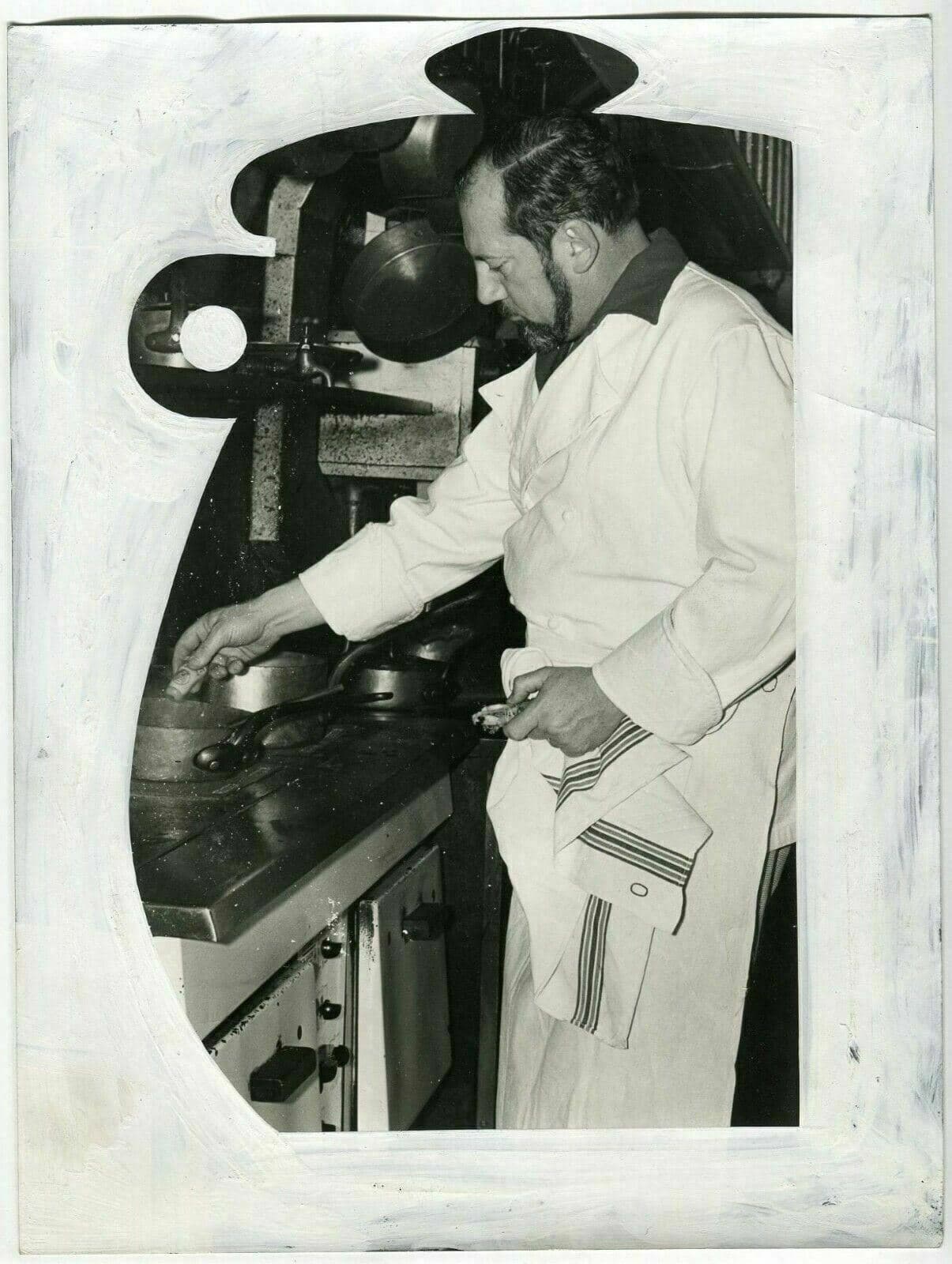 Vintage Photographs Press Raymon Oliver Cook Portrait c 1970 image 2