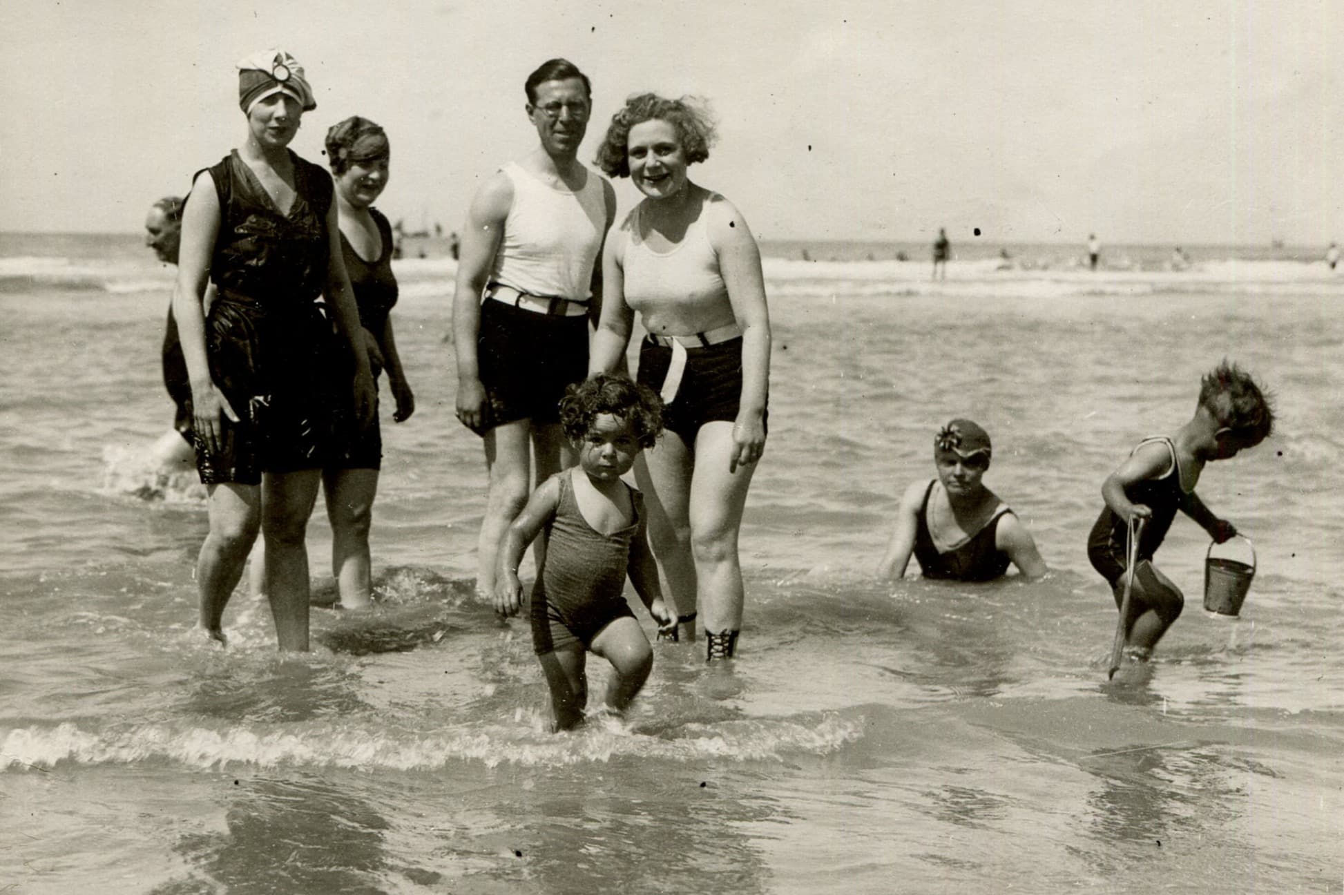 BeachTime with the Family 1920' image 1