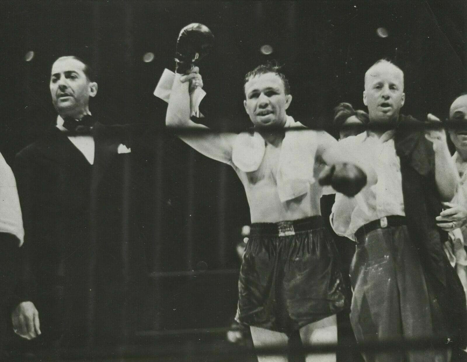 Vintage Photographs PRESSE - BOXE - Lou Ambers against Armstrong 1939