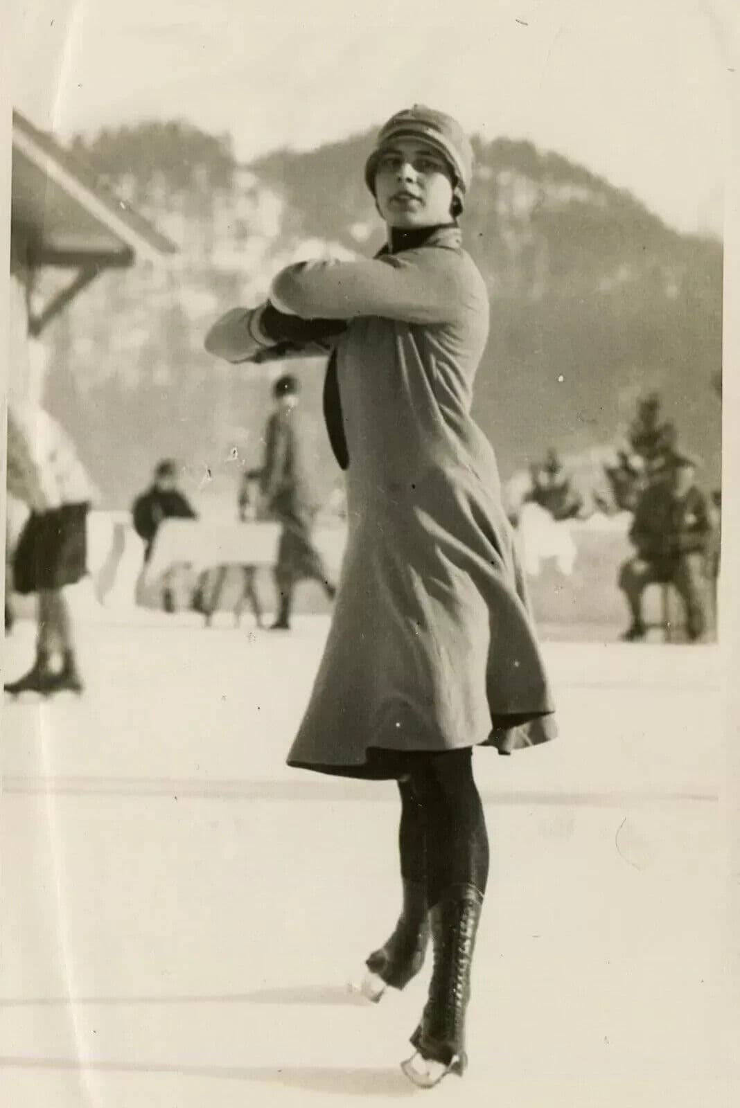 Vintage Photography Original Young Woman at the Ice Skating Rink 1920' image 4